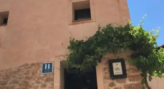 Hotel Albarrán, Book Hotel Hotels in Aragon with Parking, Parking