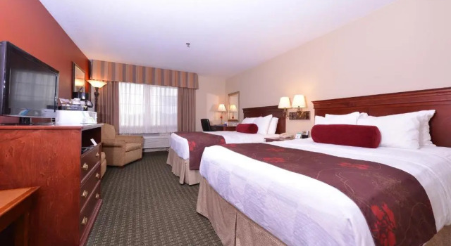 Четырёхместный номер Deluxe Best Western Plus Rama Inn