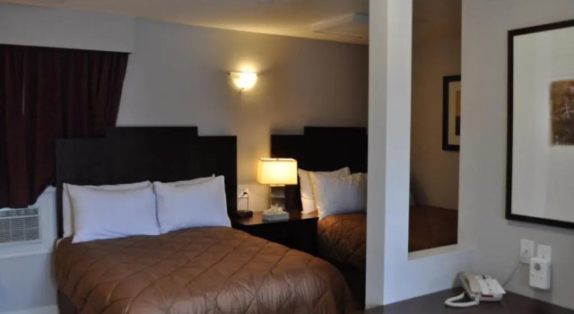 Двухместный номер Deluxe Travelodge by Wyndham Langley
