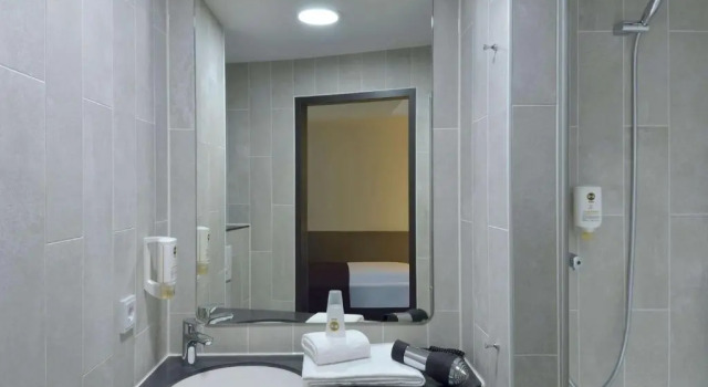 Трёхместный номер Standard B&B Hotel Stuttgart-Vaihingen