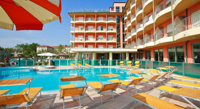 Hotel Carducci Suite, Забронировать Отель Отели Чезенатико 3 звезды, 3*