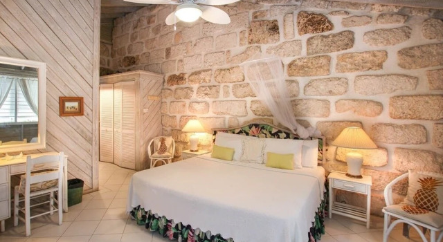 Charming 2-Bed Cottage By Beach by BSL Rentals, Prenota Casa vacanze Ville a Saint James, Villa