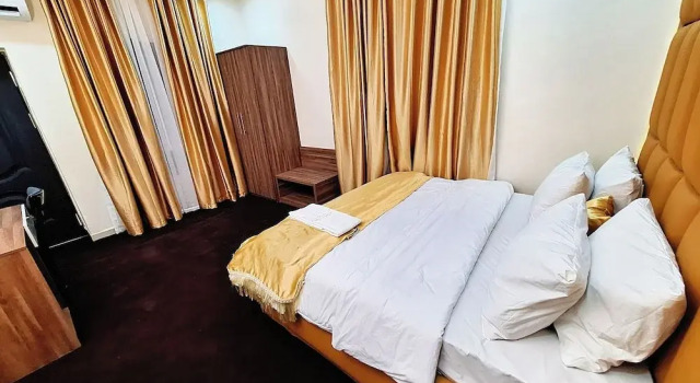 Luxxe Suites By Almond, Prenota Bed & breakfast Hotel a Bwari con parcheggio, Parcheggio