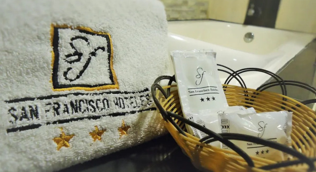 Полулюкс с балконом Hotel San Francisco Plaza