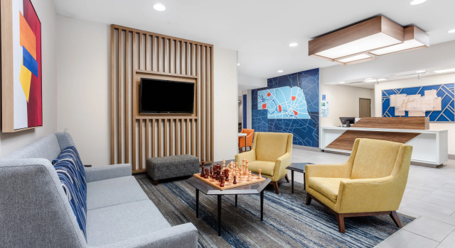 Holiday Inn Express Kearney, Book Hotel Hoteller i Kearney med pool, Swimmingpool