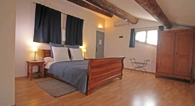 Villa Velleron - Guesthouse in a picturesque village, Забронировать Вилла Виллы Овернь-Рона-Альпы, Вилла