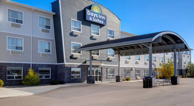 Days Inn & Suites by Wyndham Warman