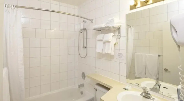 Номер Standard Waterfront Inn