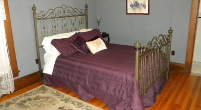 The Decker House Bed & Breakfast, Varaa Bed and Breakfast Mason City Iowa