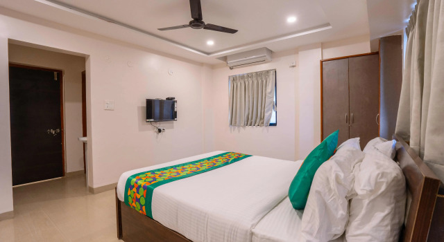 Номер Deluxe Treebo Royal Comfort Atithi