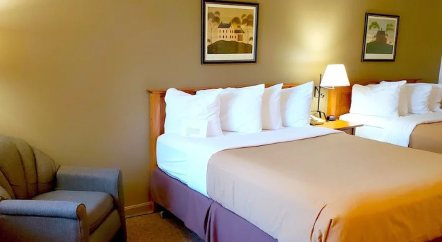 Четырёхместный номер Premium Lodging on the Square
