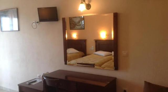 Трёхместный номер Hotel Kosta Famissi
