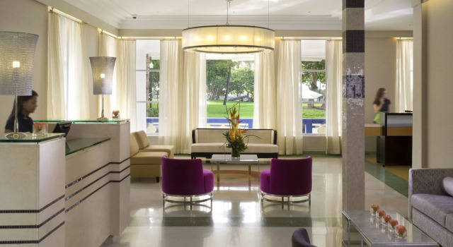 Hotel Breakwater South Beach