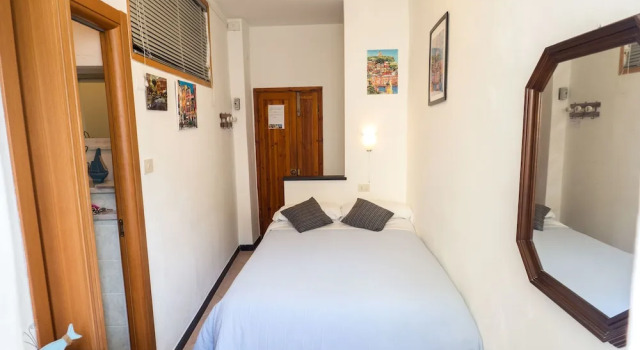 Carmelina Cosy Room