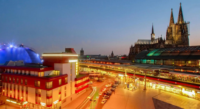 Кровать в общем номере Kommerzhotel Köln