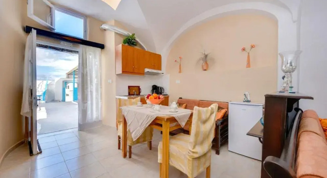 Suite Mantilaria, Забронировать Апартаменты/квартира Тира Santorini Caldera, рядом с Археологический музей Тиры