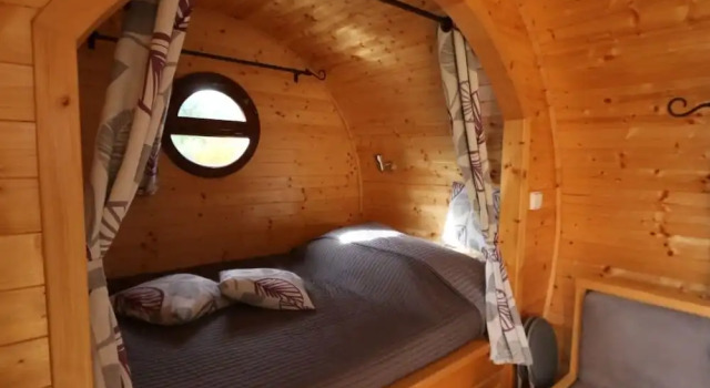 Les Amis Du Lac, Book Hotel  