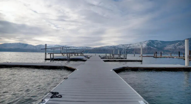 Коттедж Family Home on Lake Chelan With Mtn + Lake View!