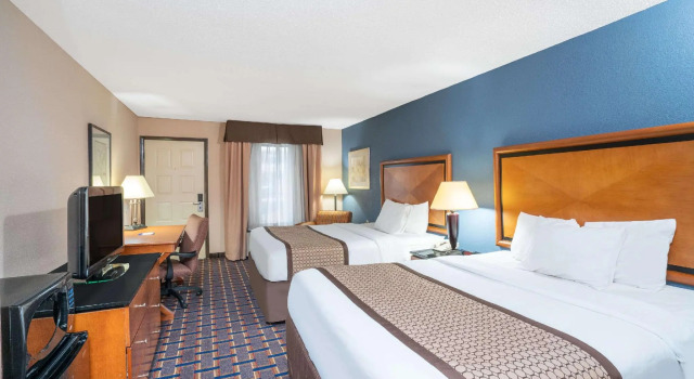 Четырёхместный номер Standard Baymont by Wyndham Knoxville I-75