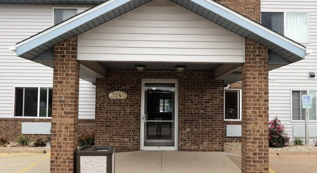 Econo Lodge & Suites