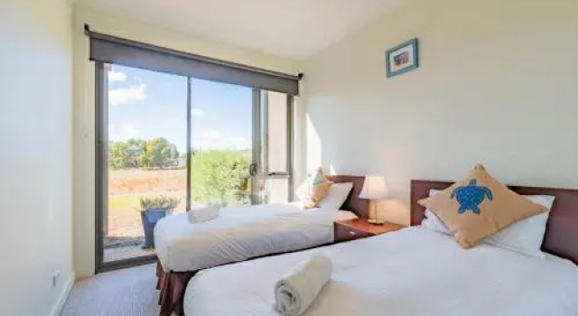 Five Shell, Book Apartment Torquay 