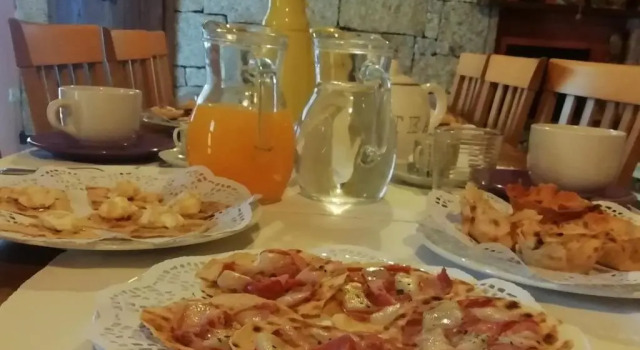 Camera a Dorgali al B&B Sa Madalena, Забронировать Отель «постель и завтрак» Отели Залива Орозеи с парковкой, Парковка