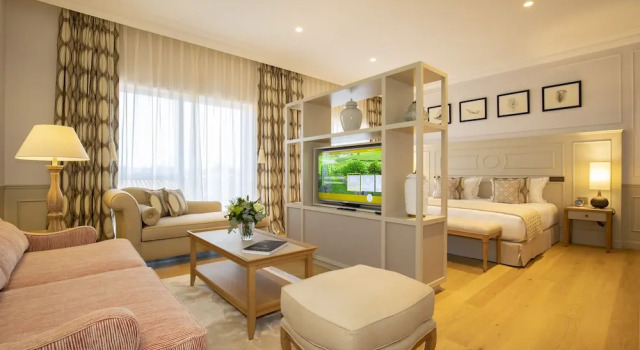 Номер Presidential Hôtel Chais Monnet & Spa