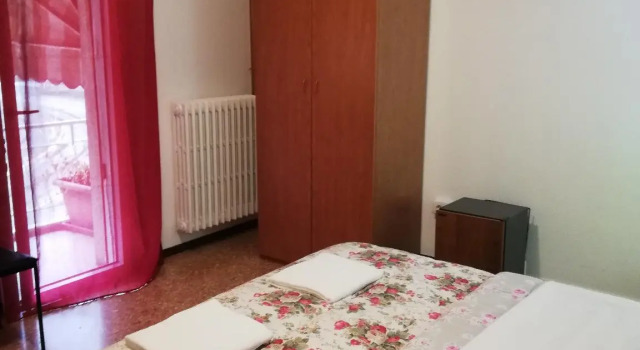 Кровать в общем номере Venice Concordia Guesthouse