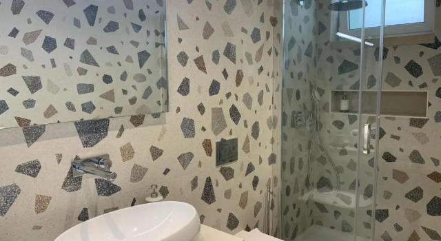 Апартаменты с балконом и с видом на море Villa Leoni