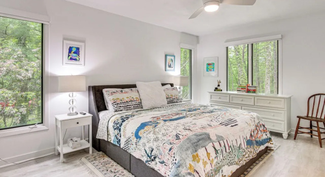 Коттедж Hendersonville Vacation Rental w/ Private Hot Tub