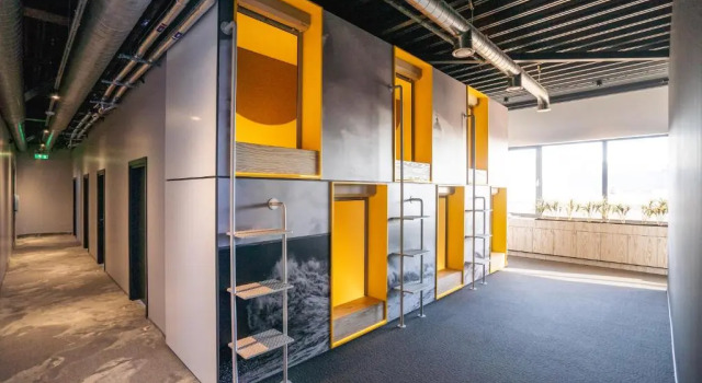 Кровать в общем номере Light House Coliving