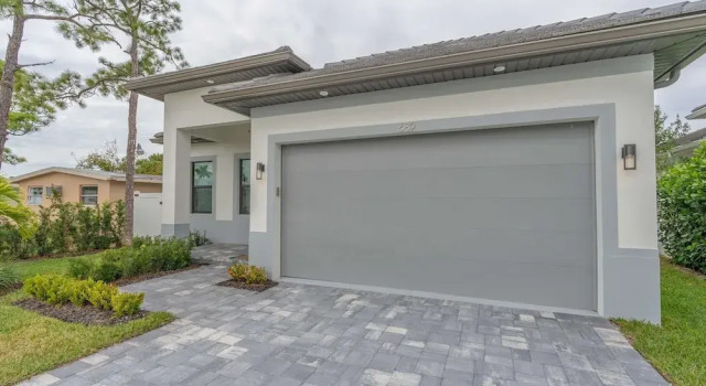 Sparkling new Vanderbilt Beach Luxury Escape, Book Feriehus North Naples Florida