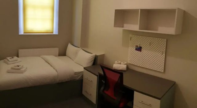 Modern Rooms And Studio In Westminster
