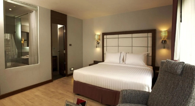 Номер Deluxe Sukhumvit Suites Hotel