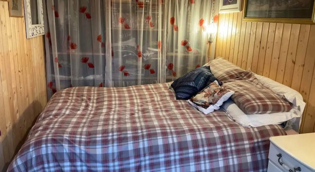 Cabin - Sleeps 2 - Riverside - Breakfast Provided, Book Feriehus  