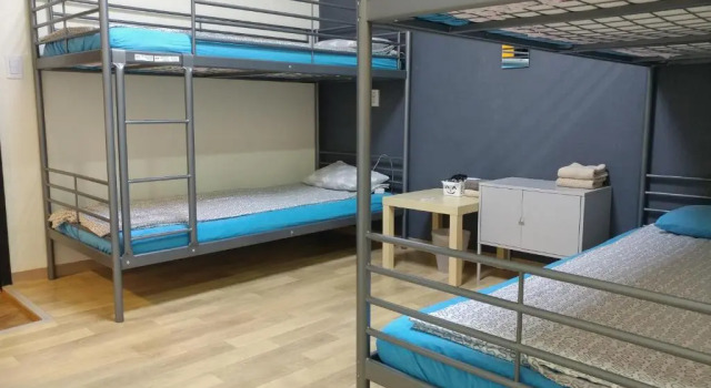 Кровать в общем номере (мужской номер) Sokcho & Guesthouse