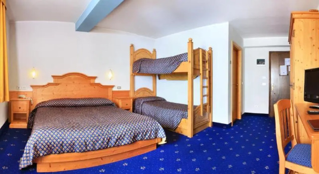 Четырёхместный номер Standard Sporting Hotel