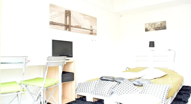 Studio in Golfe Juan - Vallauris, with Wonderful Mountain View And Balcony - 700 M From the Beach, Забронировать Апартаменты/квартира Гольф-Жуан Приморские Альпы