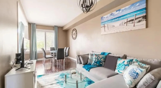 Luxury 3BR 2 5BA Townhome Private HOT TUB GYM BBQ Sauna, Varaa Hotelli Hamilton 