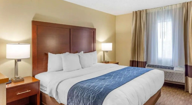 Люкс Comfort Inn Rockford near Casino District