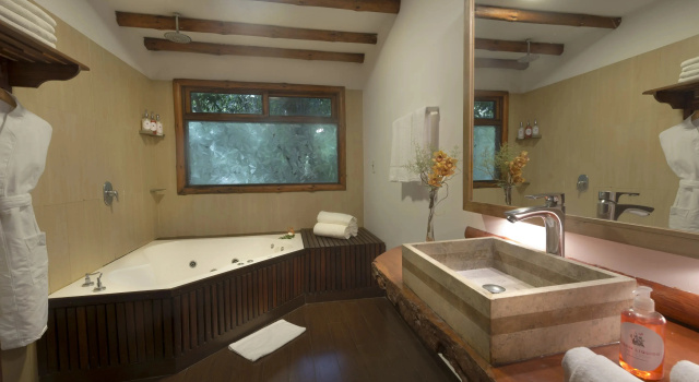 Четырёхместный полулюкс с красивым видом из окна La Aldea De La Selva Lodge