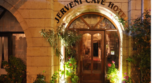 Jerveni Cave Hotel