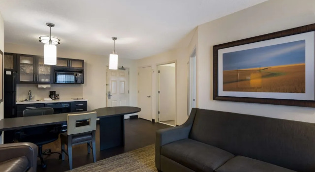 Двухместный номер Standard c 1 комнатой Sonesta Simply Suites Des Moines