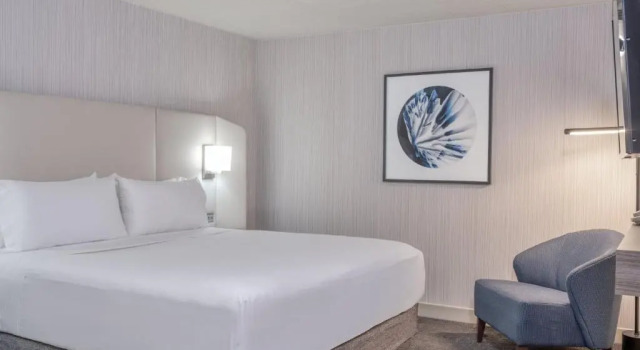 Люкс Crowne Plaza Indianapolis-Airport by IHG