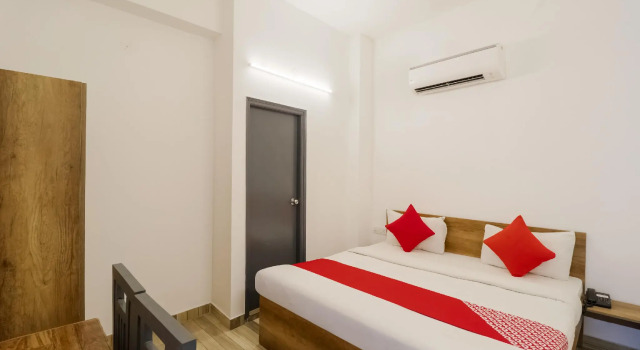 OYO 74535 Hotel Luxury Inn, Забронировать Отель Отели штата Махараштры 3 звезды, 3*