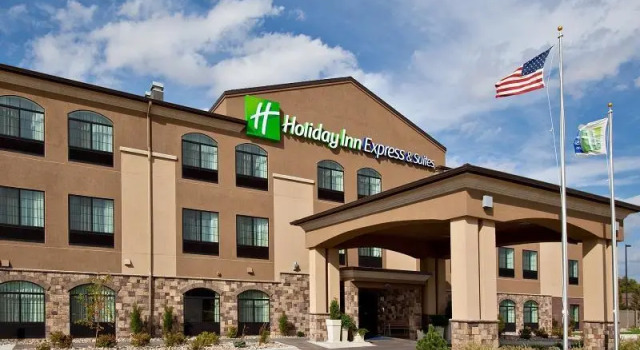 Четырёхместный номер Standard Holiday Inn Express Hotel & Suites Grand Island by IHG