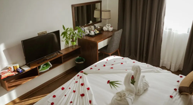 Номер Superior с балконом Sen Yangon Lakeview Hotel