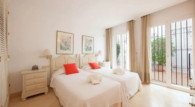 Apartment in Marbella Near the Beach, Забронировать Апартаменты/квартира Марбелья Коста-дель-Соль, рядом с Playa de Artola