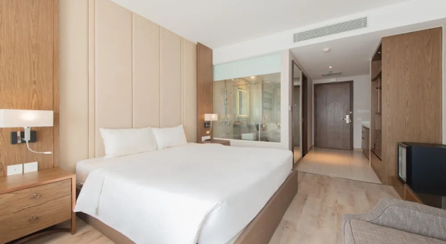 Студия люкс семейная с балконом и с видом на город PANORAMA Condotel by HLG