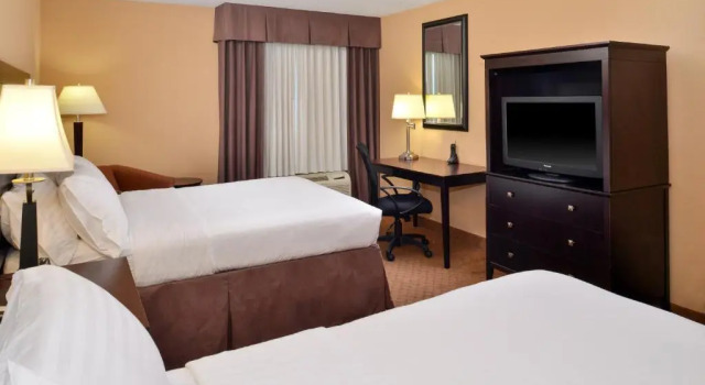 Четырёхместный номер Standard Holiday Inn Martinsburg by IHG